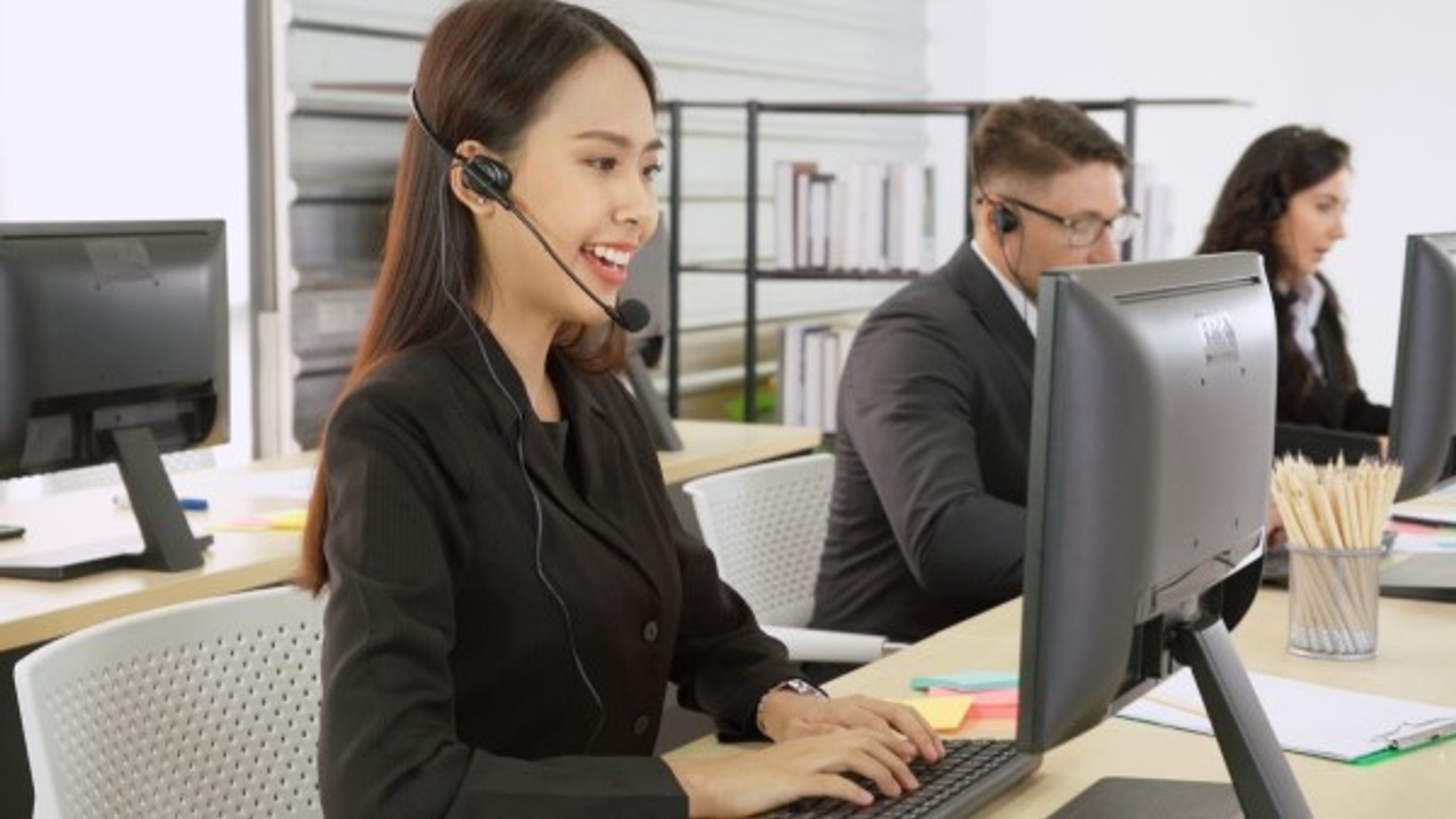 Đội ngũ hỗ trợ khách hàng của EE88 và E88 sẵn sàng phục vụ