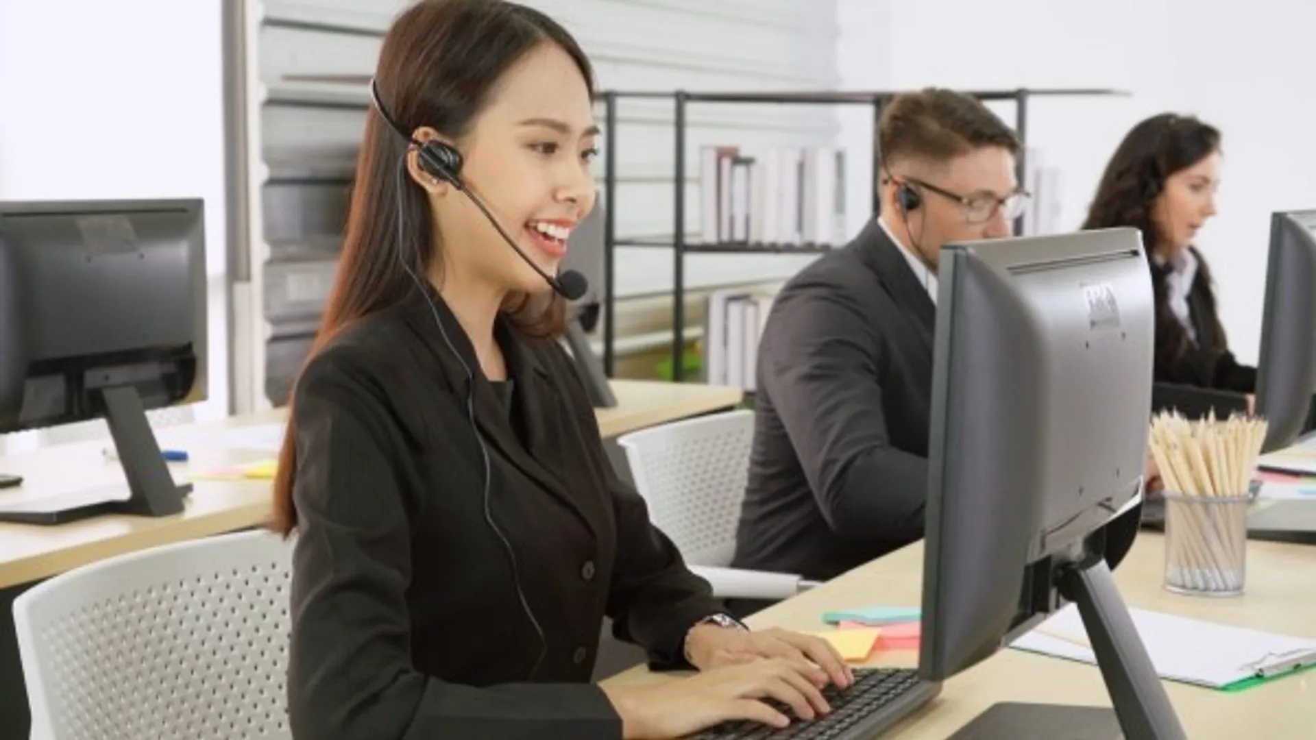 Đội ngũ hỗ trợ khách hàng của EE88 và E88 sẵn sàng phục vụ